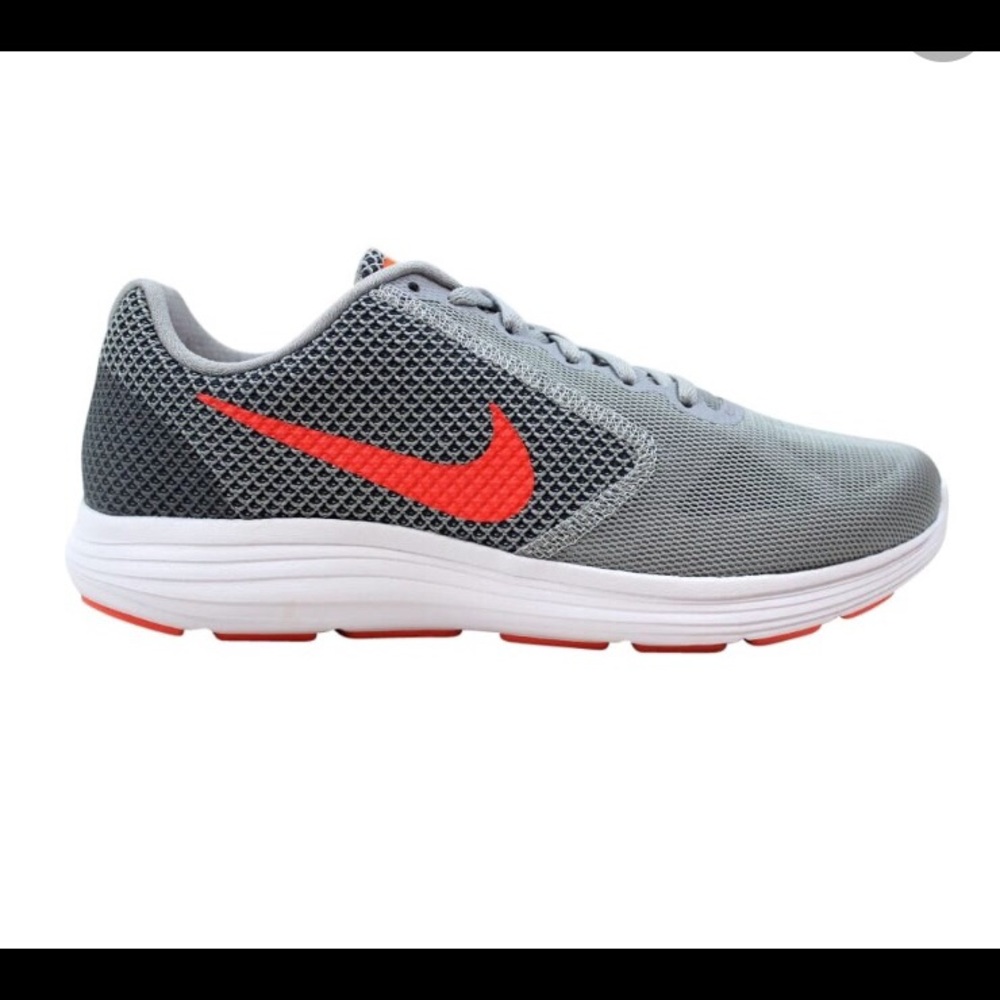 NIKE Revolution 3 US10/42 euro